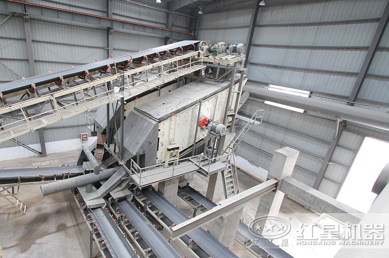 振动筛和输送机工作现场图片