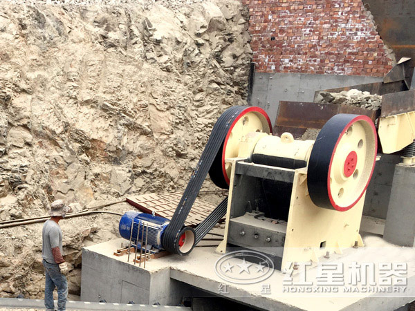 150×250颚式破碎机工作在四川眉山